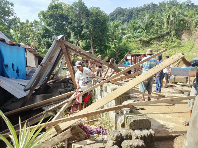 Puluhan Rumah di Mamuju Rusak Diterjang Angin Kencang