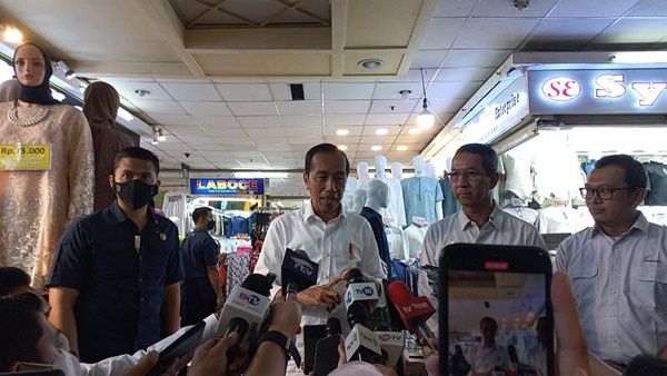 Jokowi Soal Reshuffle Kabinet: Tunggu Saja