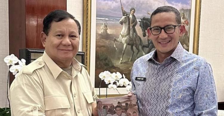 Satu Kaki Sandi Diikat Prabowo