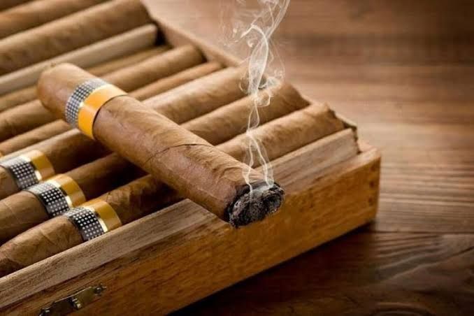 Benarkah Mitos Tentang Cerutu Lebih Sehat dari Rokok?