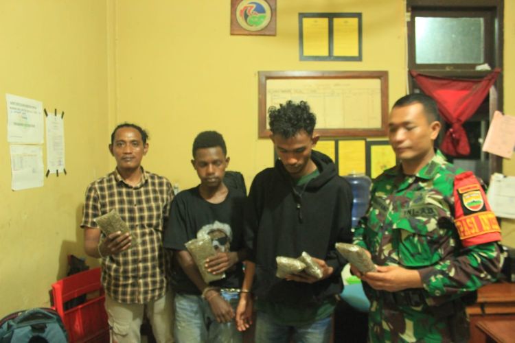 Satgas Pamtas Yonif 132/BS  Amankan Dua Pengedar Ganja