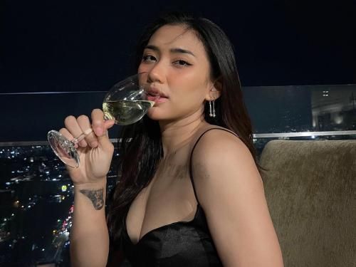 Tampil Hits Saat Makan Malam, Yolla Jadi Idola