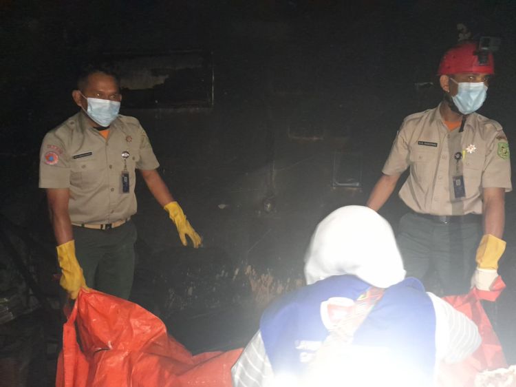 Satu Unit Rumah di Jalan Brigjen Hamid Medan Johor Terbakar, Dua Orang Meninggal Dunia