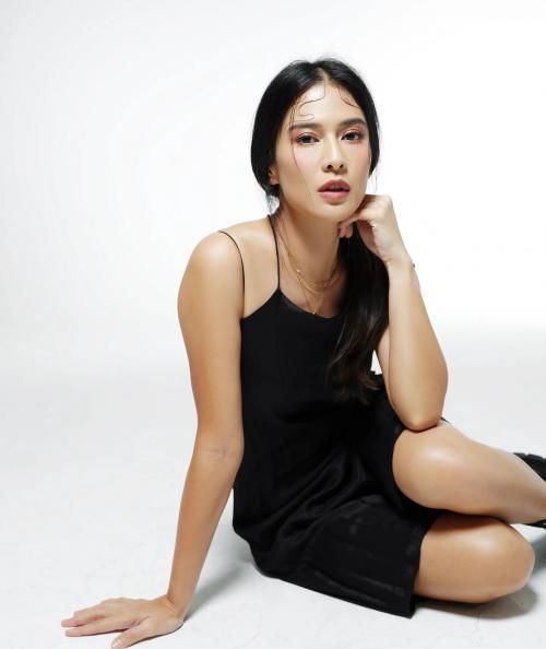 Kian Terpana dan Bikin Pusing Lihat Gaya Dian Sastro
