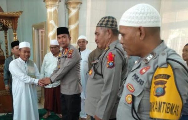 Jumat Curhat, Waka Polres Labuhanbatu Selatan Sambangi Masjid Baiturahman