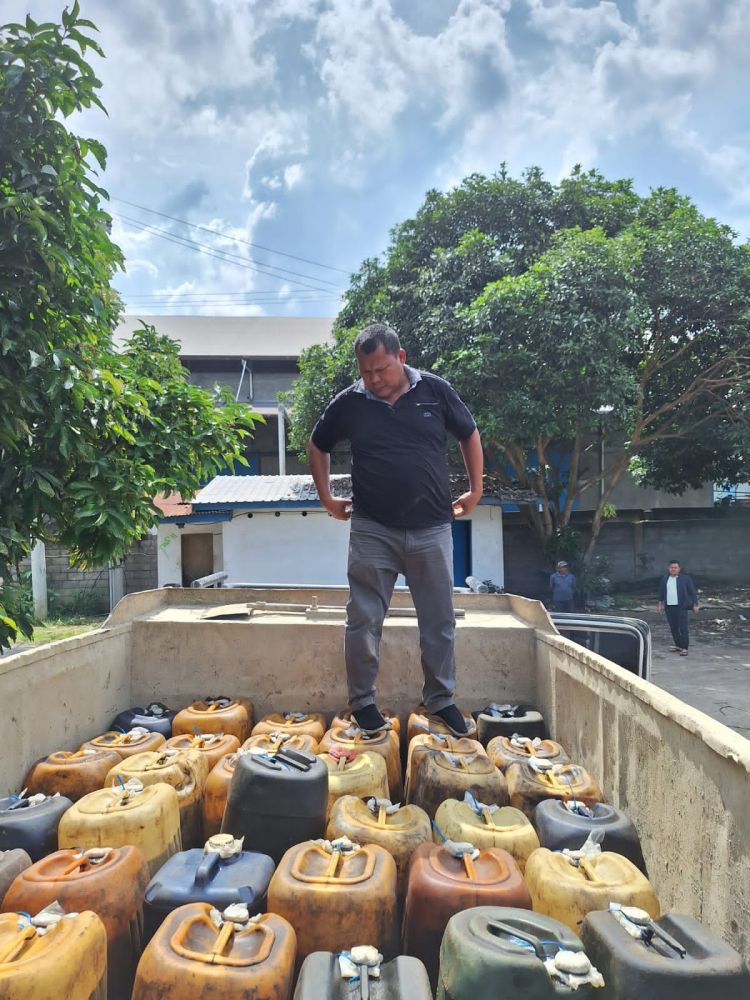 Truk Angkut 3 Ton BBM Bersubsidi di Hentikan Polisi Laju Perjalannya