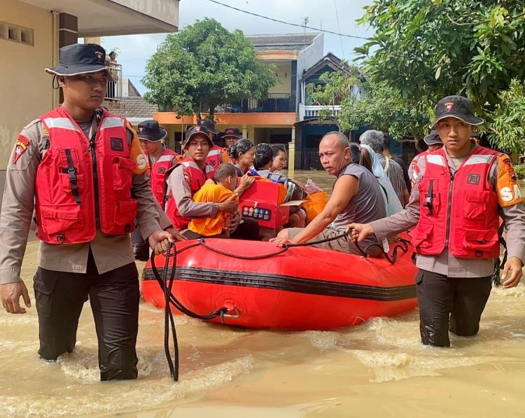 Polri Turunkan Tim SAR Brimob Cari Korban Longsor di Petungkriyono