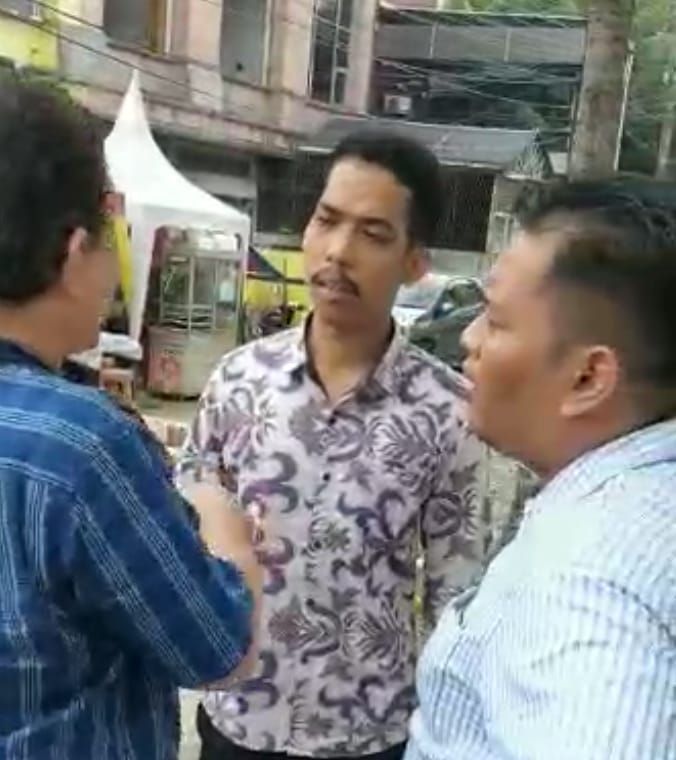 Hakim Marah Di Foto, Oknum Pengacara Ribut Sama Wartawan