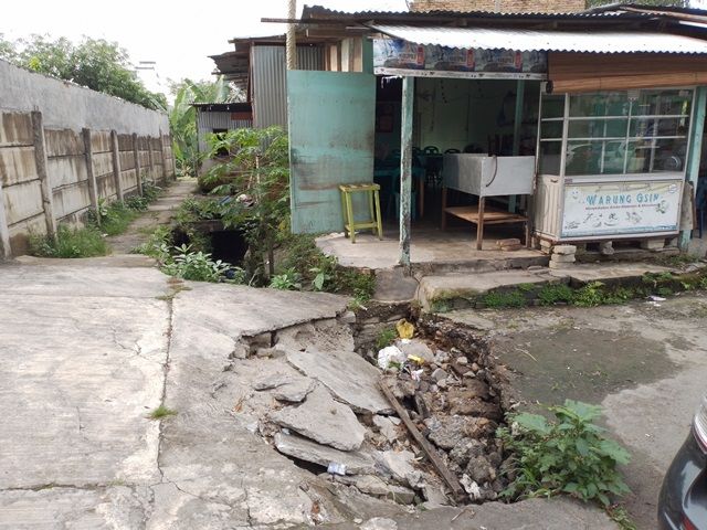 Pak Wali, Dinding Drainase di Jalan Sukamulia Longsor Resahkan Warga
