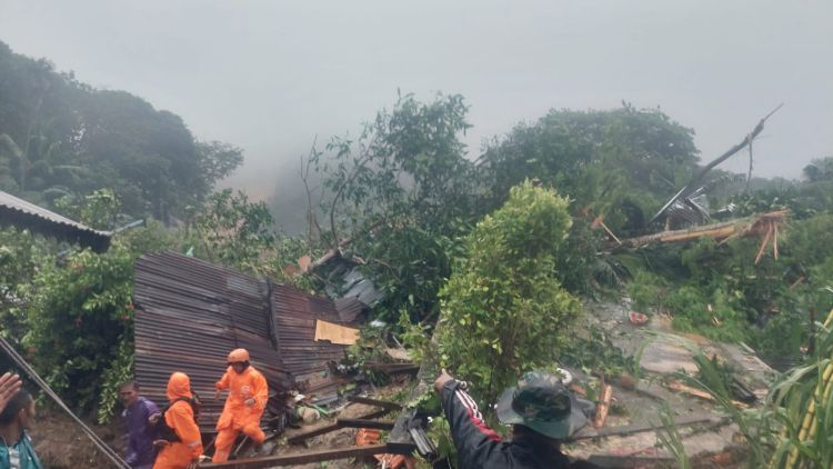 10 Orang Dilaporkan Tewas Dalam Peristiwa Longsor di Natuna
