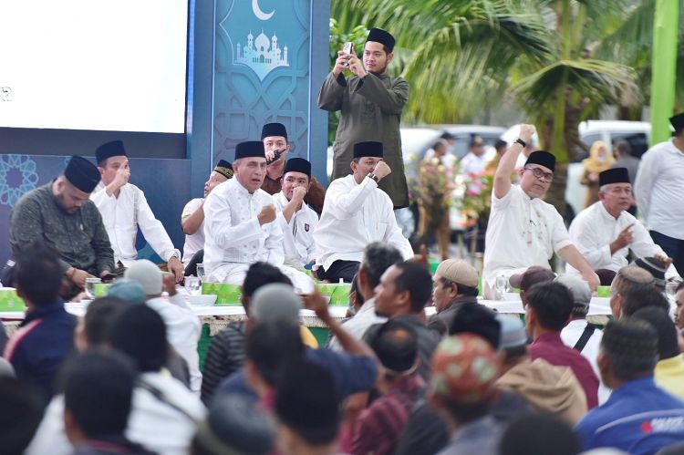 Gubsu Ajak Seribuan Abang Becak Tingkatkan Takwa