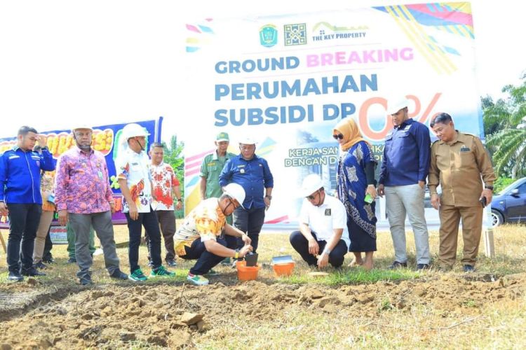 Bupati Labura Letakan Batu Pertama Perumahan Subsidi DP Nol Persen