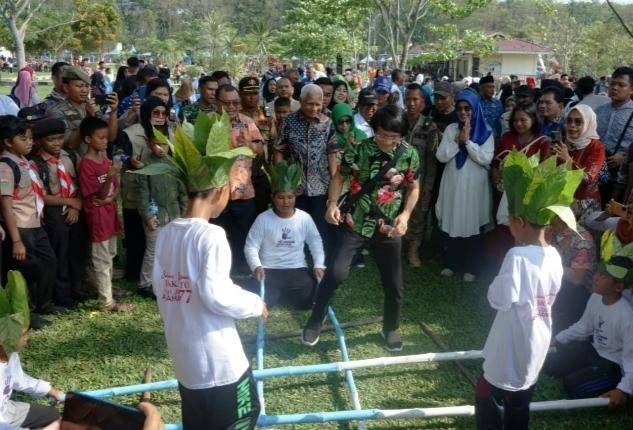 Seribuan Anak Asahan Gembira Main Bareng Kak Seto dan Bupati