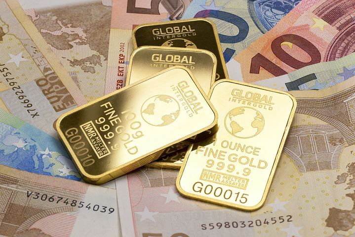 Harga Emas Antam Turun Rp1.000, Perak Naik Rp50