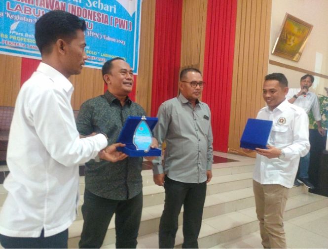PWI Labuhanbatu Membuka Seminar Sehari