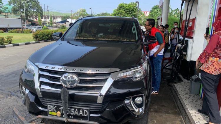 Stt!! Mobil Mewah Oknum Pejabat PN Medan Kedapatan Isi Minyak di Jalur BBM Subsidi