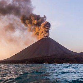 Erupsi, Gunung Anak Krakatau Lontarkan Abu Setinggi 1 Kilometer