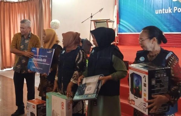Bank Mandiri Serahkan Bantuan kepada 365 Posyandu dan 44 Grup Rebana di Riau
