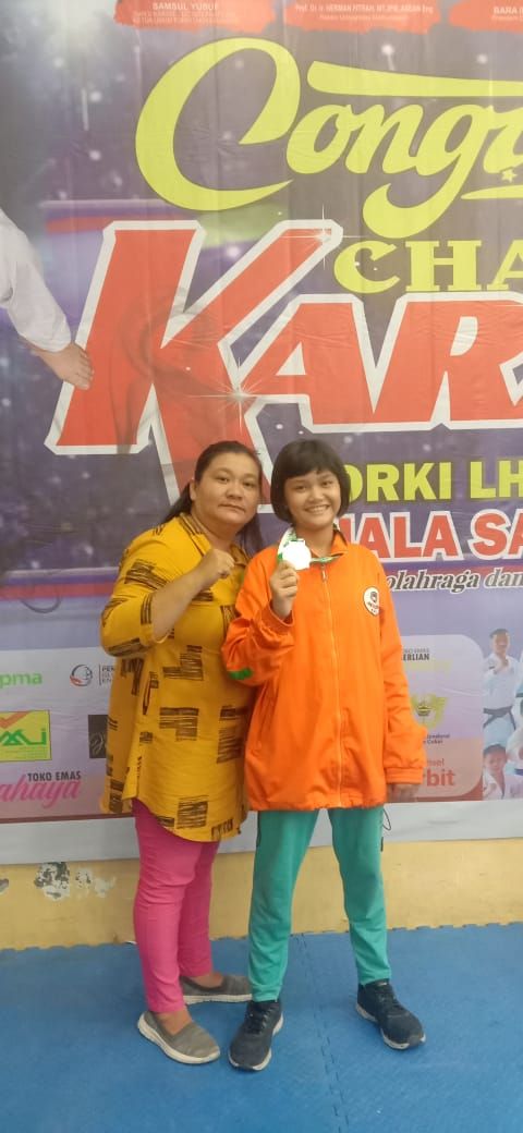 Salut, Putri Personil Polsek Medan Timur Torehkan Prestasi pada Kejuaraan Karate Forki