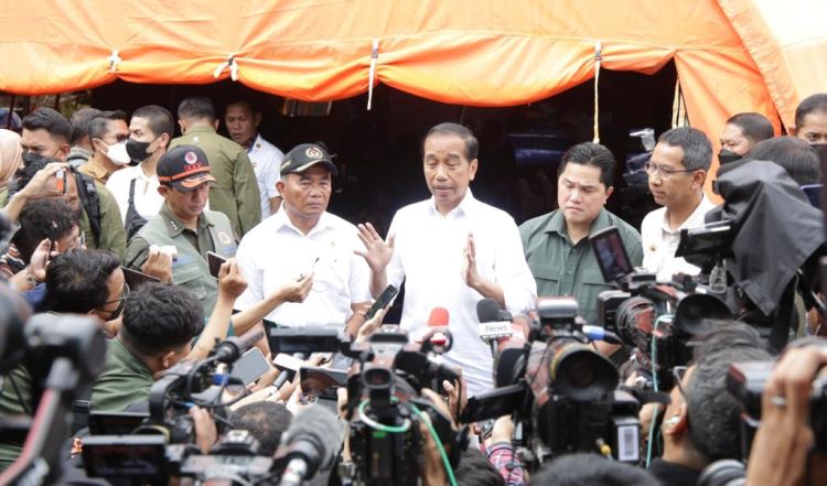 Tinjau Lokasi Kebakaran Pertamina Plumpang, Presiden Jokowi Instruksikan Solusi