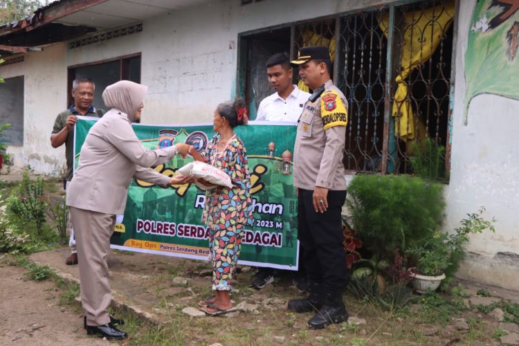 Safari Ramadhan, Kapolres Sergai  Bantu Warga Kurang Mampu