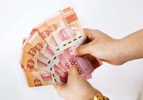 Cara Membedakan Uang Asli dan Palsu untuk THR