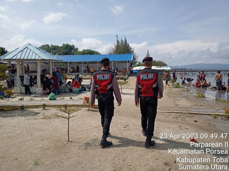 Pantai Bul-bul Balige Diserbu Wisatawan di Hari Kedua Libur Lebaran