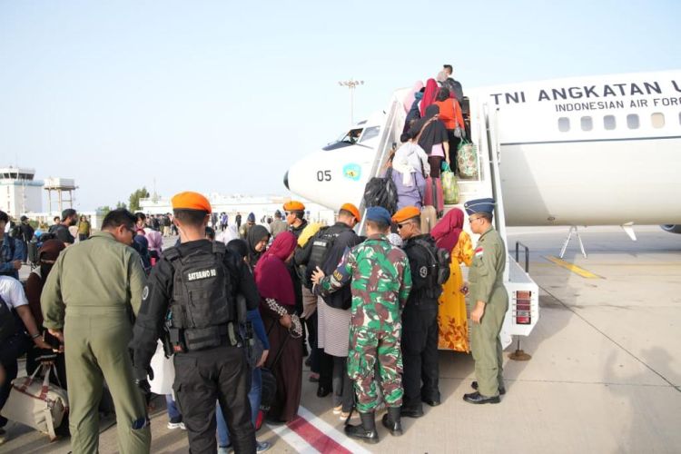 Satgas TNI Berhasil Evakuasi 110 WNI Di Sudan