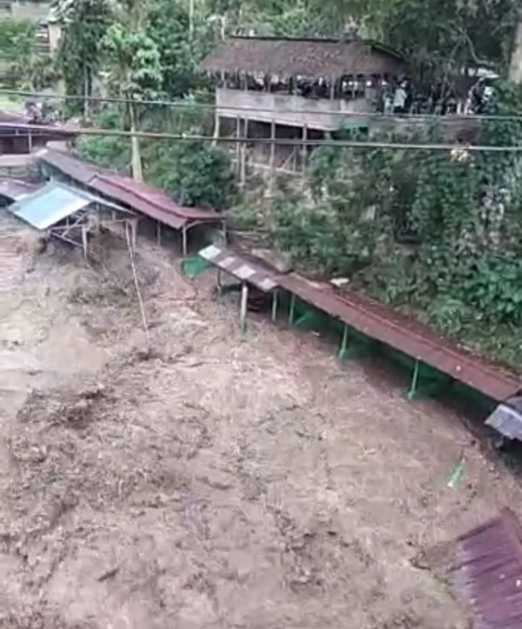 Banjir Bandang Terjang Pemandian Sembahe, Pondok Wisatawan Terseret