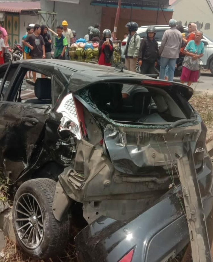 Di Perbaungan Ford Dihantam Kreta Api, Sekeluarga Kritis Masuk Rumah Sakit