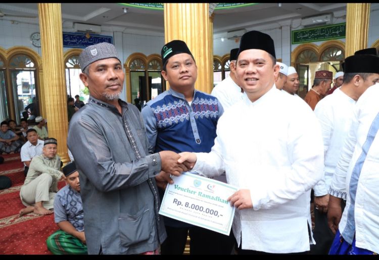 Pelaku Kriminal Meresahkan Lingkungan Masjid di Labuhanbatu, Bupati Erik Bagikan Ratusan CCTV Untuk Meminimalisir Tingkat Kejahatan