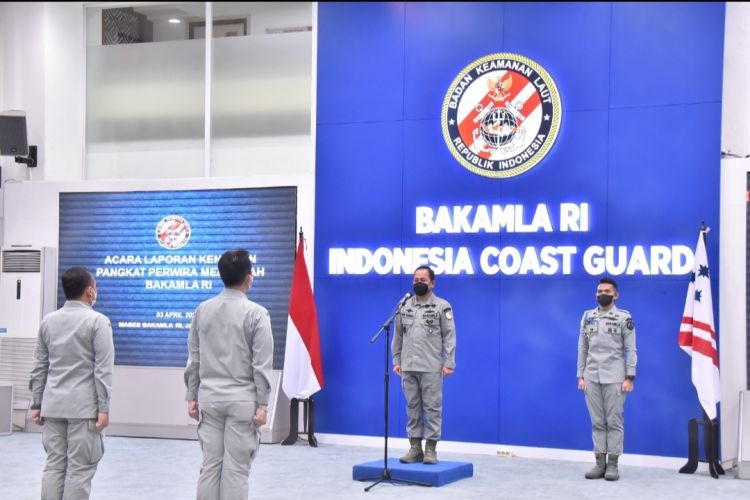 Kepala Bakamla RI Kukuhkan Dua Perwira Bakamla Dalam Upacara Pelaporan Kenaikan Pangkat