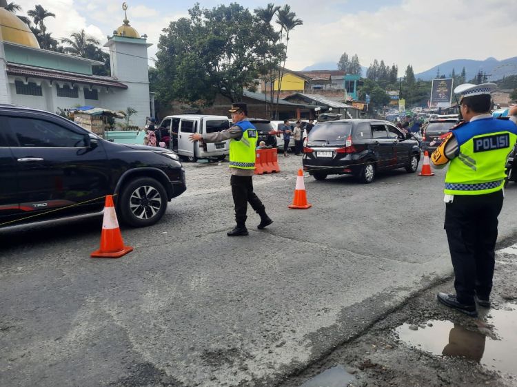 Hari Kedua Idul Fitri, Arus Lalulintas Berastagi Alami Peningkatan Volume Kendaraan