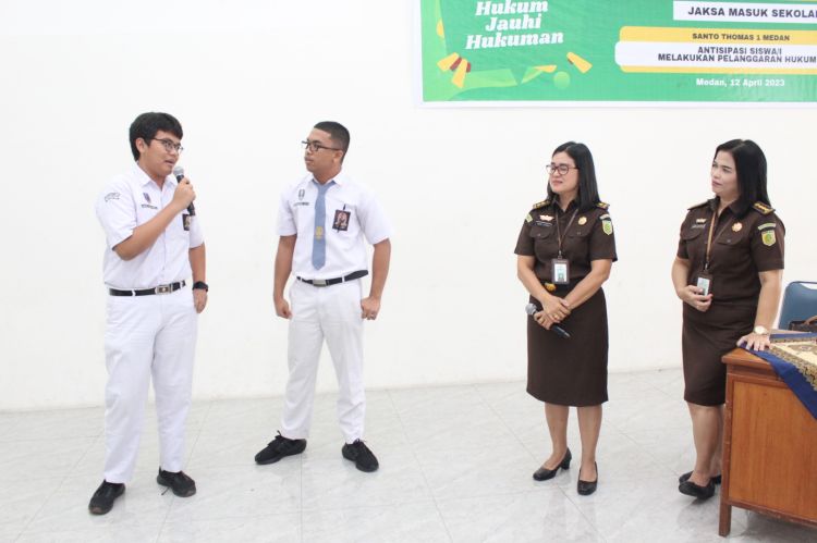 Dua Jaksa Kejati Sumut Sambagi Sekolah, Simak Yang Mereka Bahas Mendapat Sambutan Ratusan Pelajar