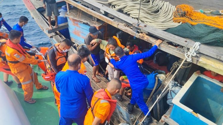 Basarnas Medan berhasil Evakuasi Penumpang KM Maharani Sempurna