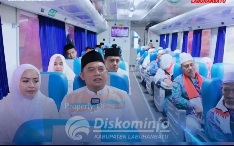 Bupati dan Ketua TP PKK Dampingi 332 Calhaj Labuhanbatu Naik Kereta Api Menuju Asrama Haji Kota Medan
