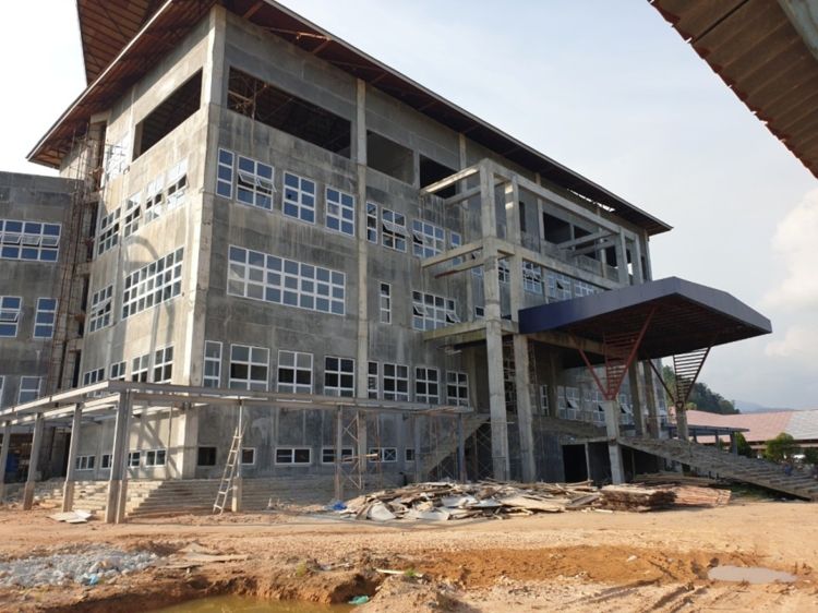 Bukan Mangkrak, Kadis PU Tapteng Tegaskan Pembangunan Kantor Bupati Bertahap