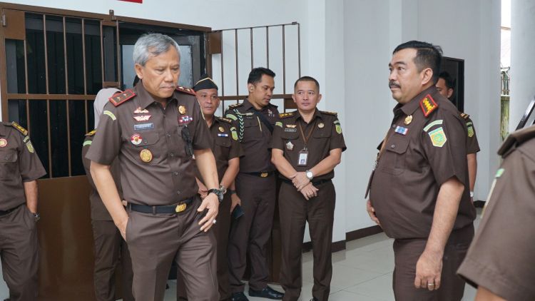 Kajati Sumut Kunker ke Kejari Pematangsiantar Cek Posko Pemilu dan Ingatkan Jajaran Gunakan Sistem Digital Untuk Laporan Ke Pimpinan