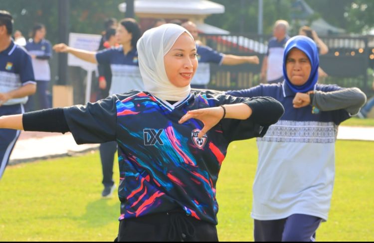 Jaga Imunitas Tubuh Personil Polres Labuhanbatu Olah Raga Senam.