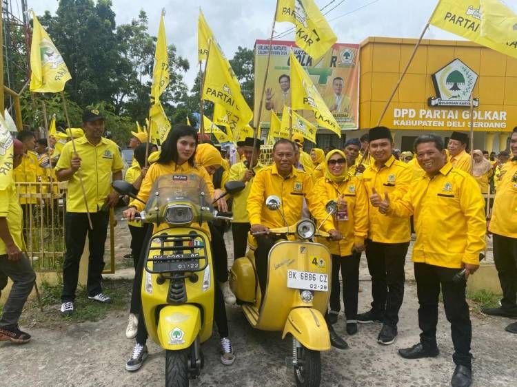 Vespa Tua Antarkan Berkas Bacaleg Golkar Deli Serdang, Simbol Golkar Gabungkan Politisi Senior dan Kaum Millenial