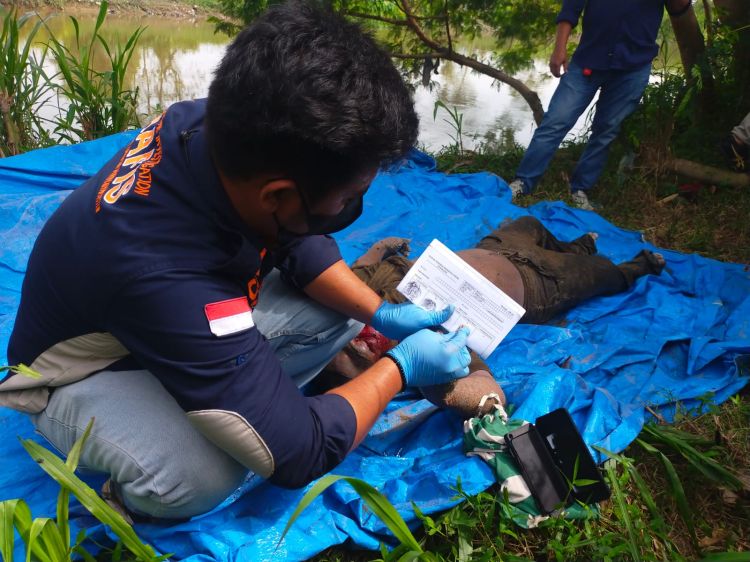 Warga Desa Percut Geger Mayat Pria Bertato Kampak Tersangkut Tali Pancing