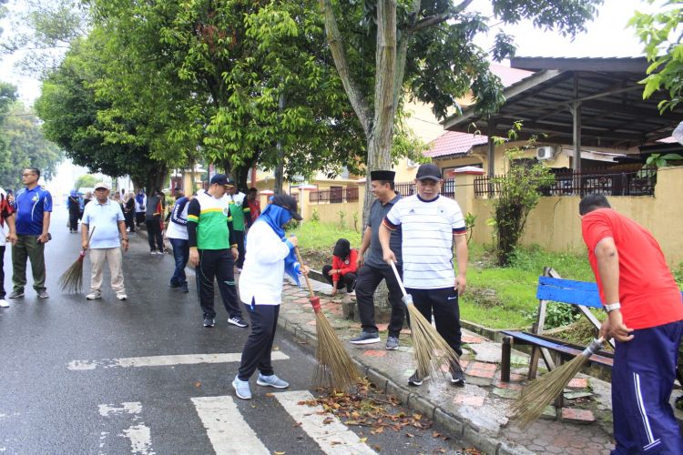 Bupati dan Wakil Bupati Labuhanbatu Pencanangan Jum'at Bersih