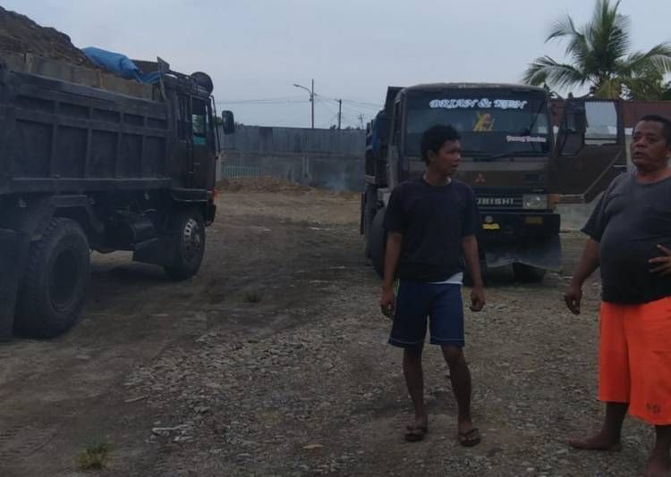 Dinas Perkim Surati Satpol PP,  Pemilik Bangunan Gudang Truk Container Di Medan Labuhan Membandel