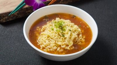 Bolehkah Makan Mi Pakai Nasi? Ini Penjelasan Ahli Gizi
