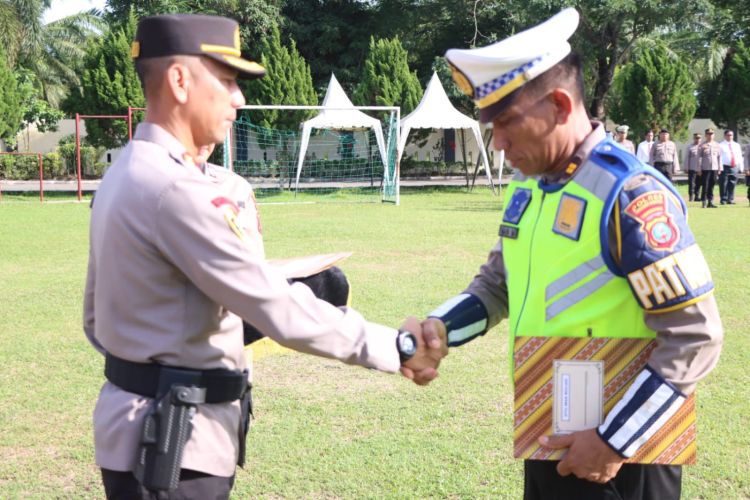 Gagalkan Peredaran 28 Kg Sabu, Dua Personel Lantas Polres Sergai Dapat Penghargaan