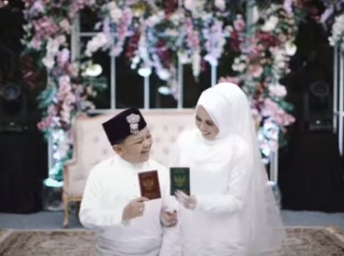 Komedian Megi Irawan Resmi Menikah dengan Riva Syahdila