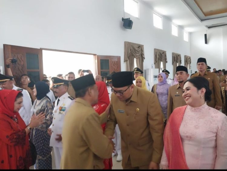 Diakhir Masa Jabatan Bupati, Dua Anak Almarhum Ashari Tambunan Dilantik Sebagai Kadis, Anak Mantan Wabup Digeser
