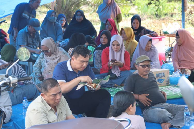 Kapolres Labuhanbatu Santap Siang Bersama Masyarakat Pulopadang