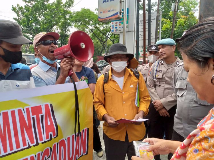 Jeritan Korban Sport Centre Tak Didengarkan, Masyarakat Tani Beri Kajatisu Korek Kuping