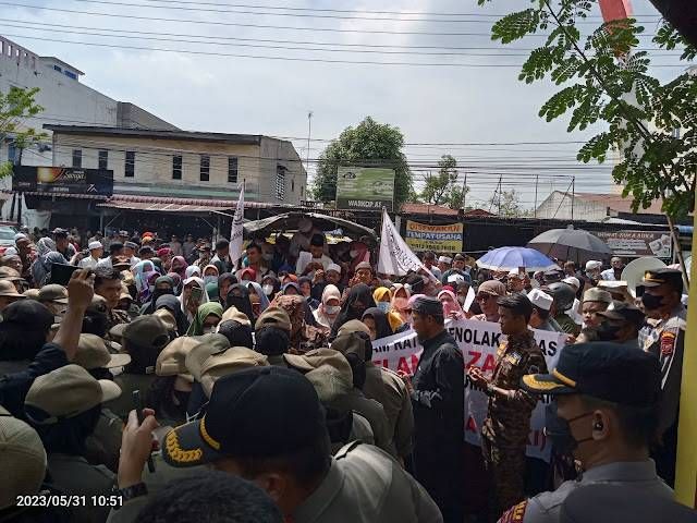 Gawat! Mall Suzuya Di Legalkan Pak Lurah Jadi Tempat Ibadah Jemaah GEKI, Masyarakat Langsung Demo